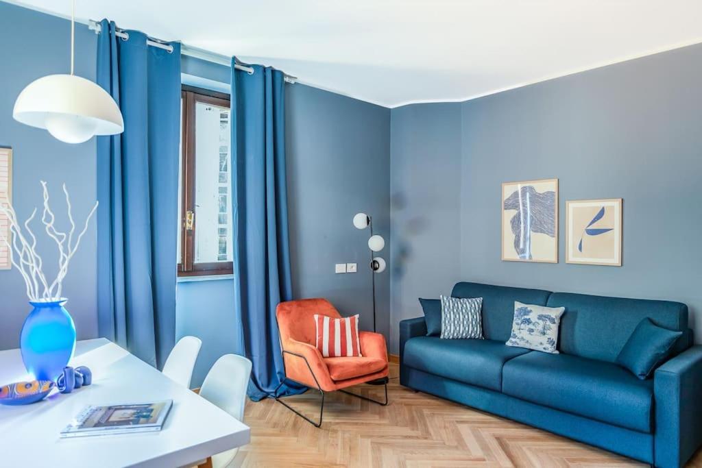 Tres Chic In The Heart Of Mailand